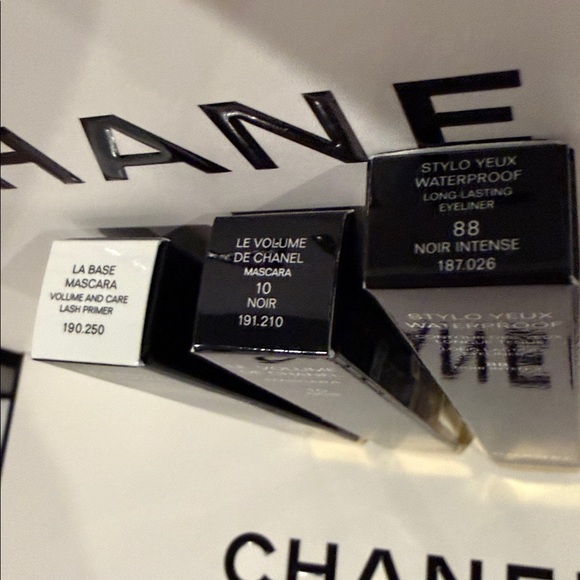 CHANEL MAKE UP SET - Picture 8 of 9